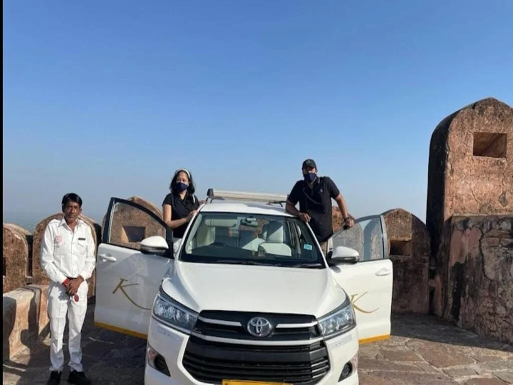 Innova-Taxi-jaipur.jpg